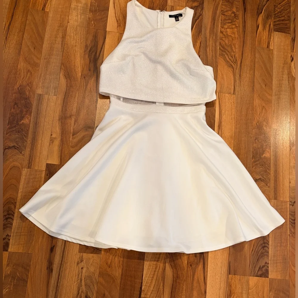 City Triangles White and Gold Dress - Picture 3 of 12